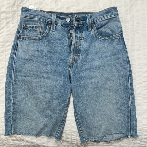 NEW Levi’s 501 Mid Thigh Distressed Jean Shorts 25 - Picture 11 of 13